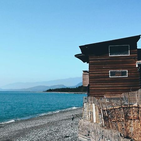 Uyutnyy Dvorik Hotel Sukhumi Eksteriør billede